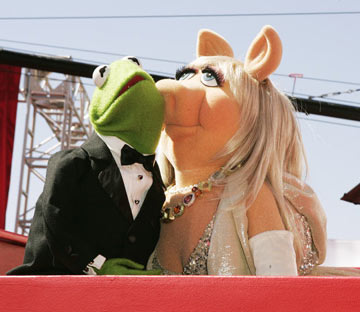  Miss Piggy and Kermit