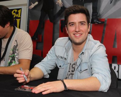  November 20, 2011 - Elevate Signing in baie Shore, NY