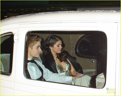  Selena Gomez & Justin Bieber's Rolls Royce Romance!