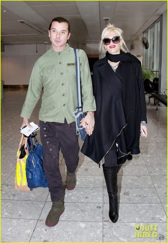  Gwen Stefani & Gavin Rossdale Head Out of Heathrow