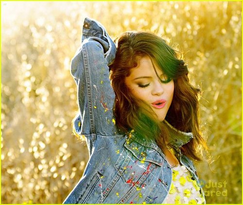  Selena Gomez-Hit The Lights