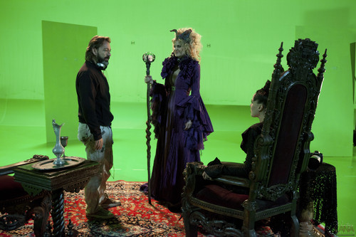  Evil Queen/Regina Mills - Behind the Scenes of "The Thing te Amore Most"