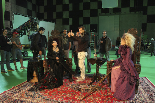  Evil Queen/Regina Mills - Behind the Scenes of "The Thing آپ Love Most"