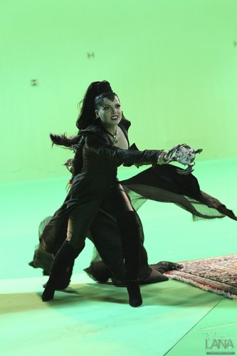  Evil Queen/Regina Mills - Behind the Scenes of "The Thing Du Liebe Most"