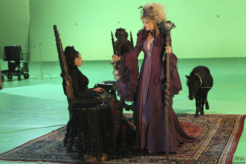  Evil Queen/Regina Mills - Behind the Scenes of "The Thing anda cinta Most"