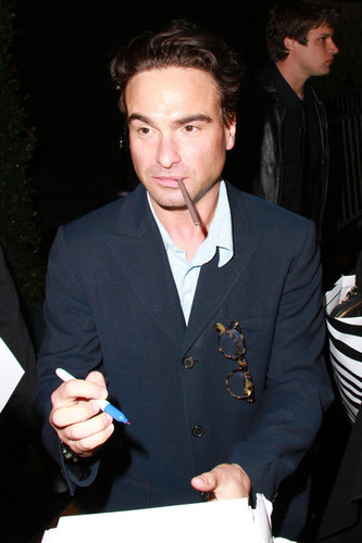  Johnny Galecki @ Leaving the Global Green pre-Oscars Party