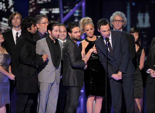  Johnny Galecki @ People's Choice Awards 2010 - montrer