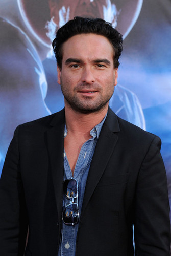  Johnny Galecki @ Premiere Of Universal Pictures "Cowboys & Aliens" - Arrivals