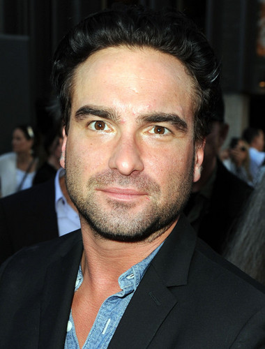  Johnny Galecki @ Premiere Of Universal Pictures "Cowboys & Aliens" - Red Carpet