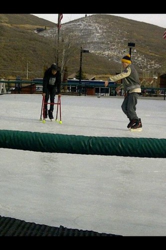  Justin & Selena with skating!