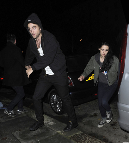  Kristen Stewart & Robert Pattinson out and about in London, UK - November 23, 2011.