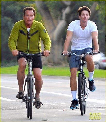  Patrick & Arnold Schwarzenegger: Sunday Bike Riders!