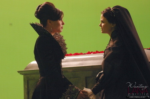  queen & Snow - Behind the Scenes of "The coração is a Lonely Hunter"