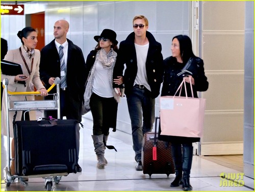 Ryan Gosling & Eva Mendes: Holding Hands at Paris Airport