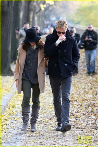  Ryan anak helang, gosling & Eva Mendes: Parisian Pair