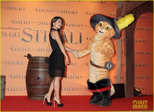  Salma Hayek: 'Puss in Boots' Rome Premiere!