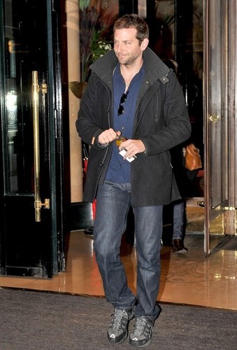  Bradley Cooper Greets peminat-peminat