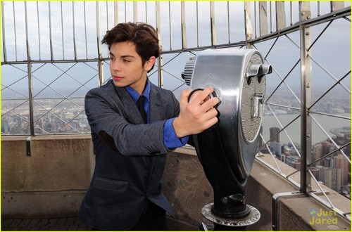  Jake T. Austin: Sky High at Empire State!