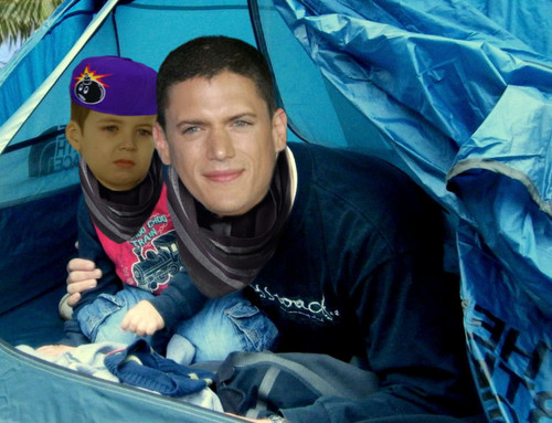  Prison Break - Michael Scofield and his little son MJ