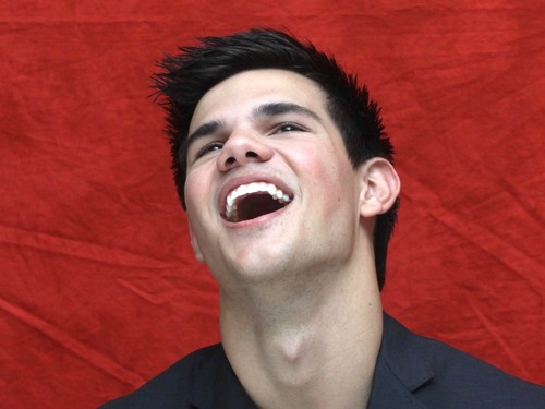  Taylor Lautner karatasi la kupamba ukuta