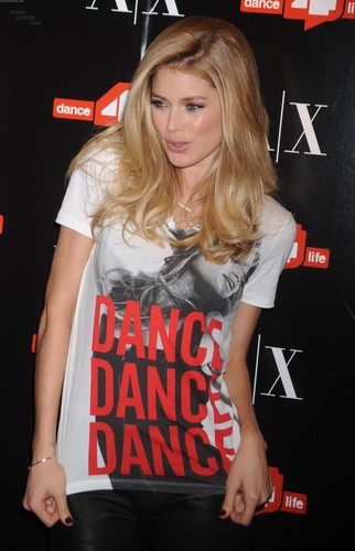  Unveils The A|X Armani Exchange Dance4life T-Shirt In Honor Of World AIDS jour