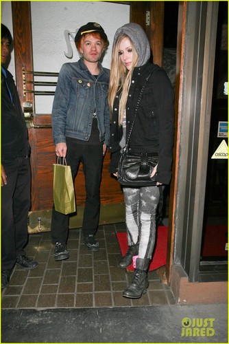  Avril Lavigne: makan malam, majlis makan malam with Ex-Husband Deryck Whibley!