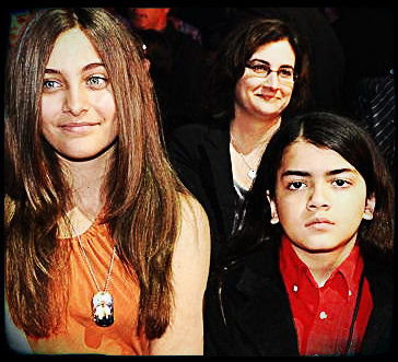  Blanket and Paris on X-Factor!! <3
