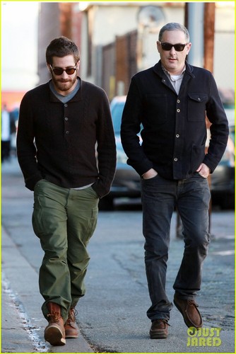  Jake Gyllenhaal: Saturday Stroll with a Friend