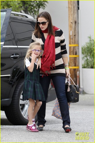  Jennifer Garner and little girl, Seraphina grabbing breakfast together (December 2) in Los Angeles