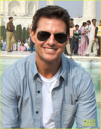  Tom Cruise of the iconic Taj Mahal (December 3) in Agra, India.
