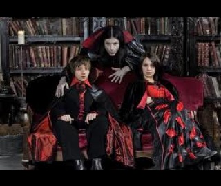 Young Dracula Pics- young_drac_vamp