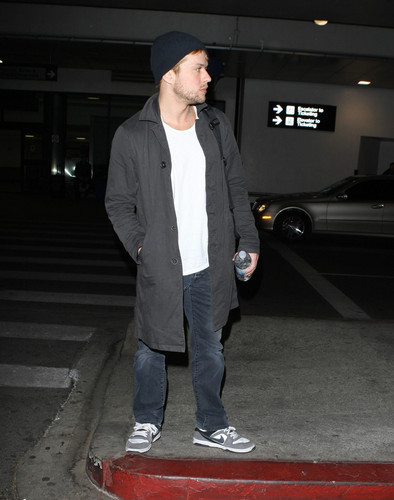  Ryan Phillippe Unload His Bachelor Pad This Time?