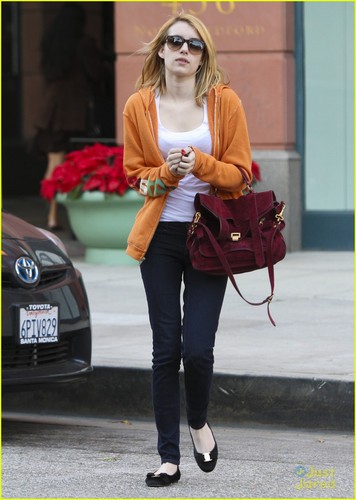  Emma Roberts in Los Angeles ( December 5 )