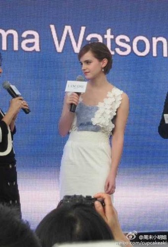  Emma at a Lancôme Event in Hong Kong - December 7, 2011