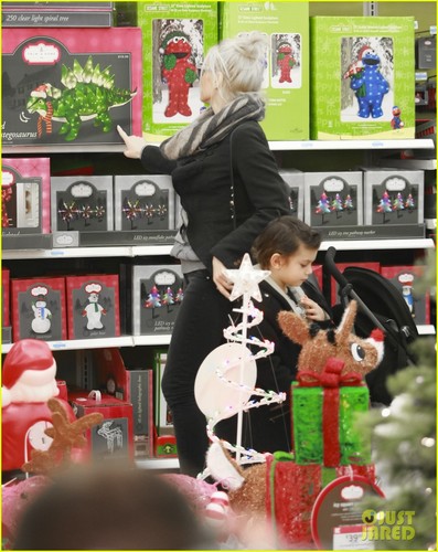  Gwen Stefani: Рождество Shopping with the Boys!