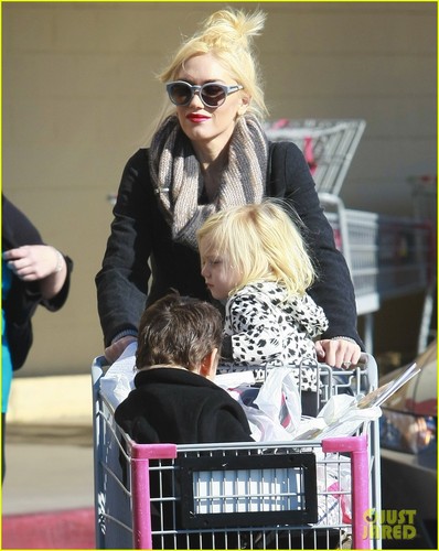  Gwen Stefani: Рождество Shopping with the Boys!