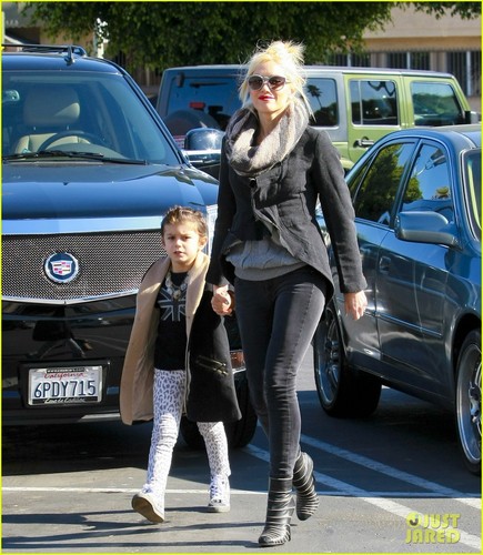  Gwen Stefani: pasko Shopping with the Boys!