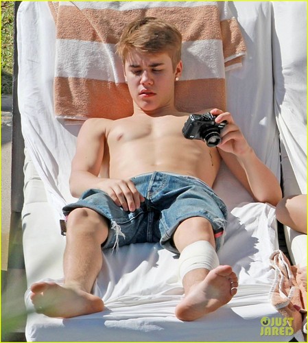 Justin Bieber & Selena Gomez: Pool Party!