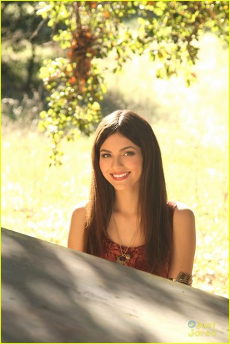 Victoria Justice - 'You're The Reason' Video!