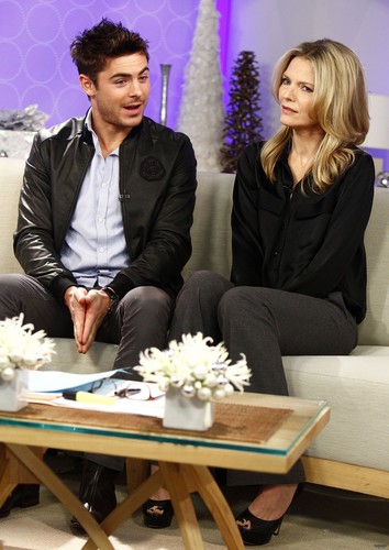  Zac Efron and MICHELLE PFEIFFER - New Years Eve Today Показать (HQ)