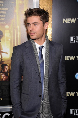  ZacEfron - New Years Eve New York PREMIERE
