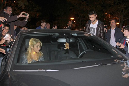  shakira and piqué car big picture
