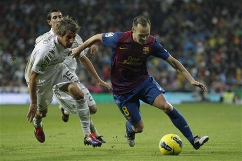  Andres Iniesta- FC Barcelona (3) v Real Madrid (1) - La Liga