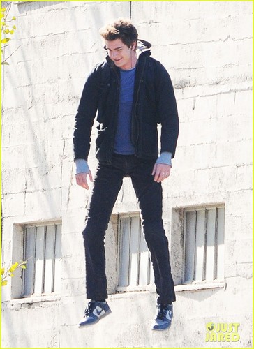  Andrew Garfield: The Amazing Flying Spider-Man!