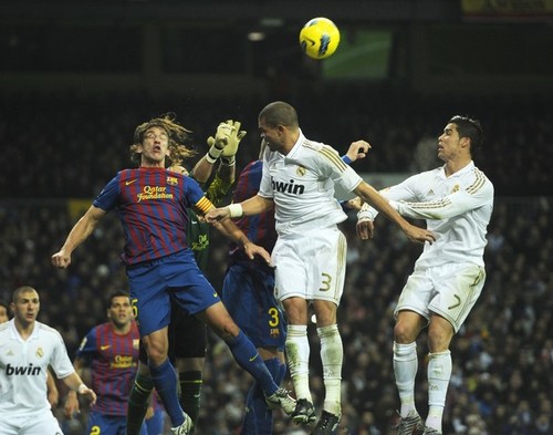  Carles Puyol - FC Barcelona (3) v Real Madrid (1) - La Liga