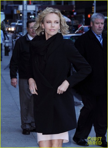  Charlize Theron: Late 显示 with David Letterman!