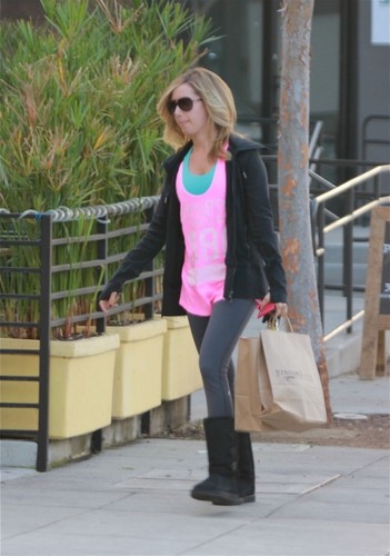  DECEMBER 9TH- Ashley at Pressed Juicery