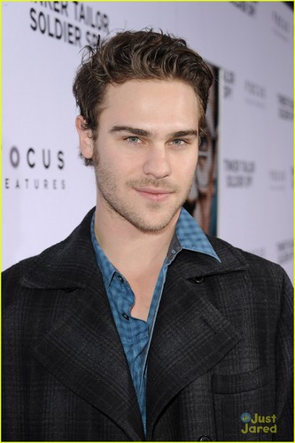  Grey Damon: 'Different Kind of Power' in Secret cercle