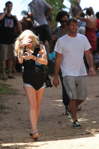  Lindsay Lohan playboy fotografias Leak Online, Flees To Hawaii