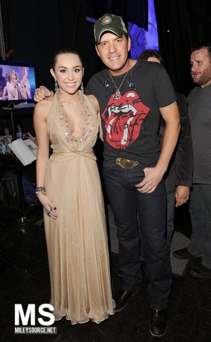  Miley Cyrus - 09/12 American Giving Awards -Backstage